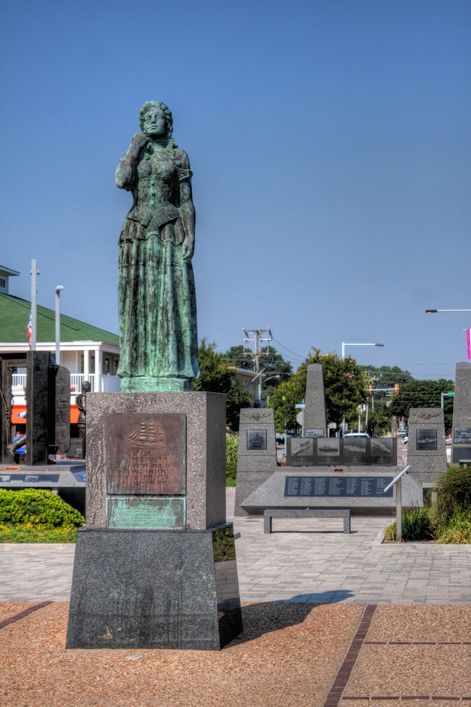 Norwegian Lady Statue