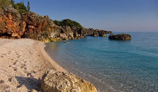 Pasqyrat Beach