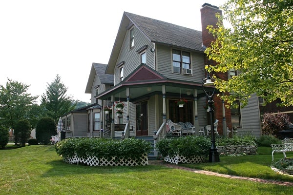 Victorian Rose Garden Bed & Breakfast