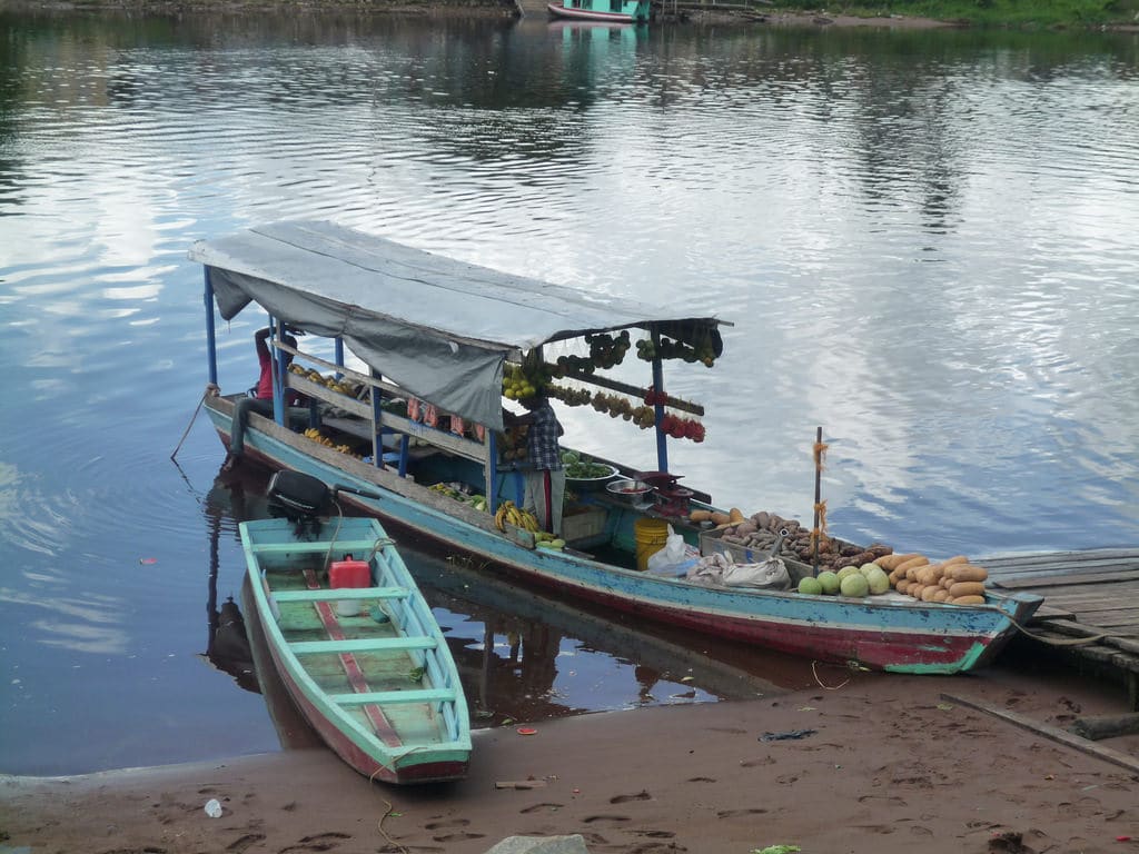 Boat selling fruits and vegetables, Linden