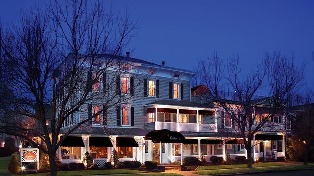 Chateau Inn & Suites