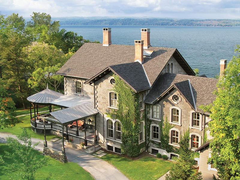 Waterfront Italianate Inn in Aurora