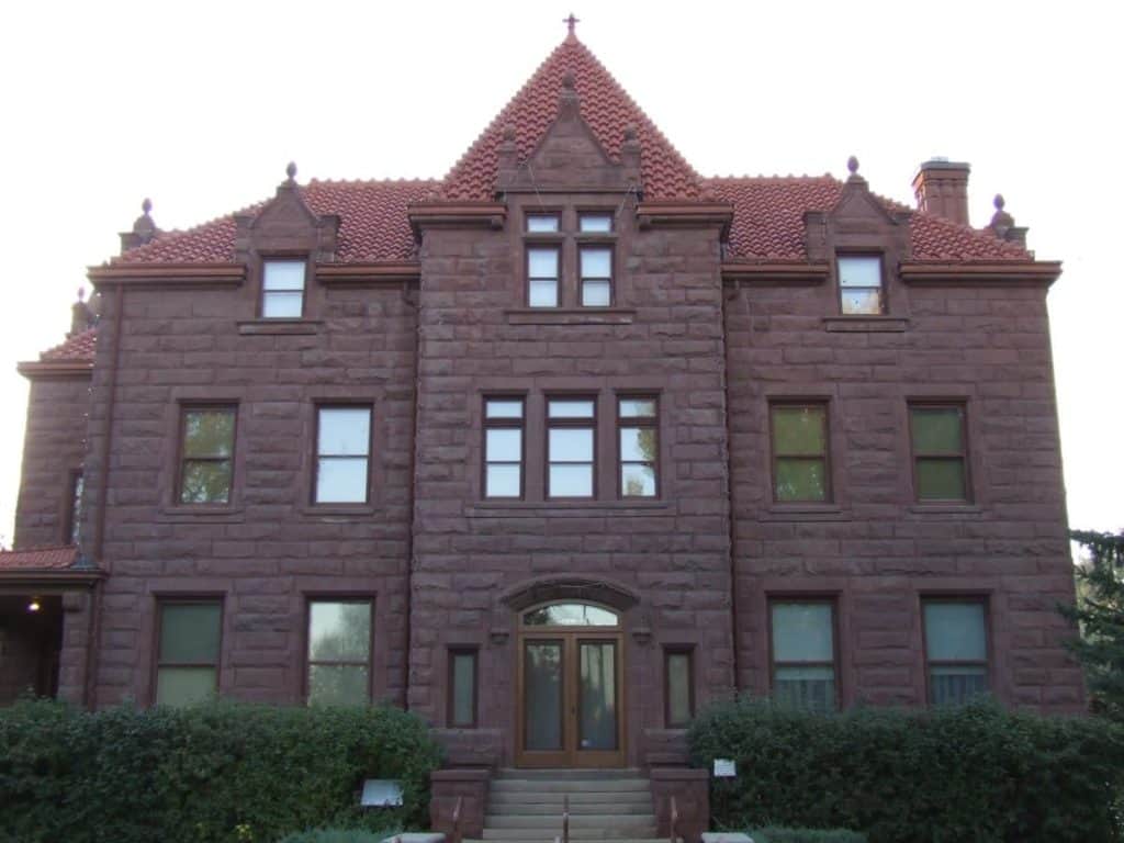 Moss Mansion