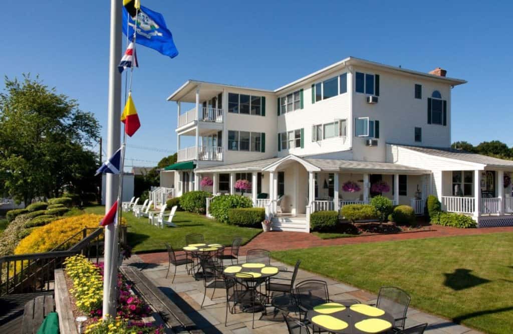 Inn at Harbor Hill Marina