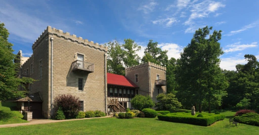 Ravenwood Castle, New Plymouth, Ohio