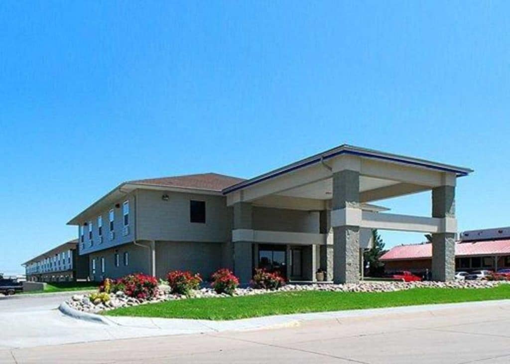 Econo Lodge Inn & Suites Hotel