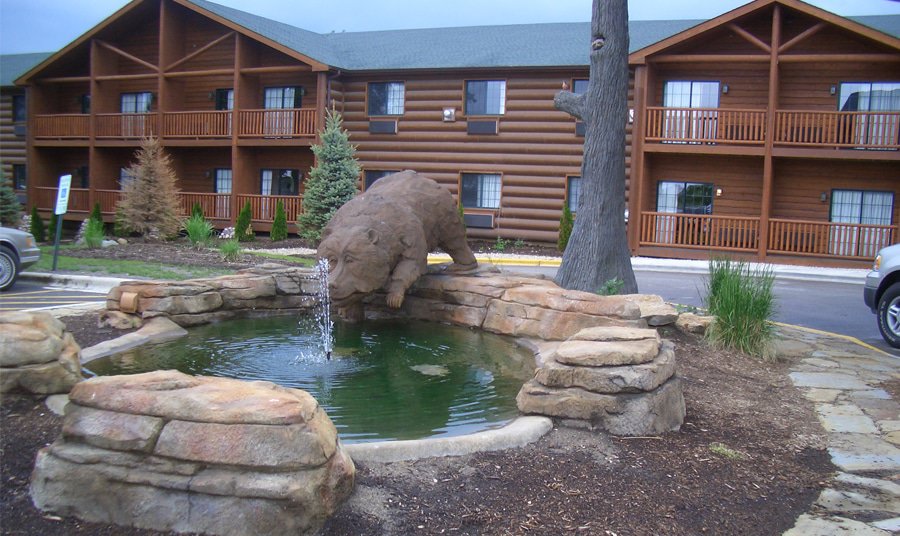 Grizzly Jack’s Grand Bear Resort