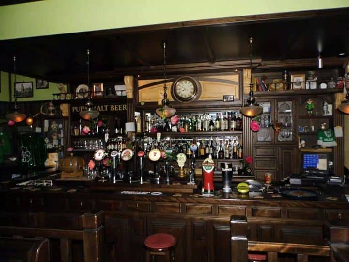 Black Roses Bar