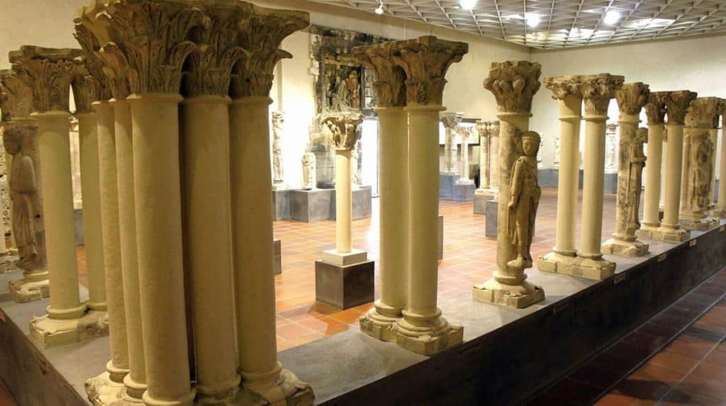 Notre-Dame-en-Vaux Cloister Museum