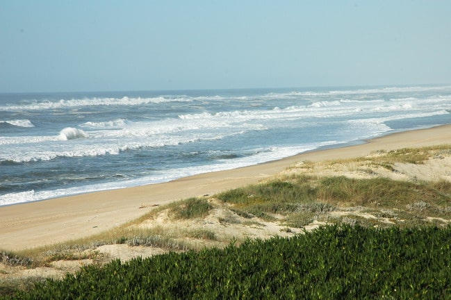 Praia Das Pedras Negras