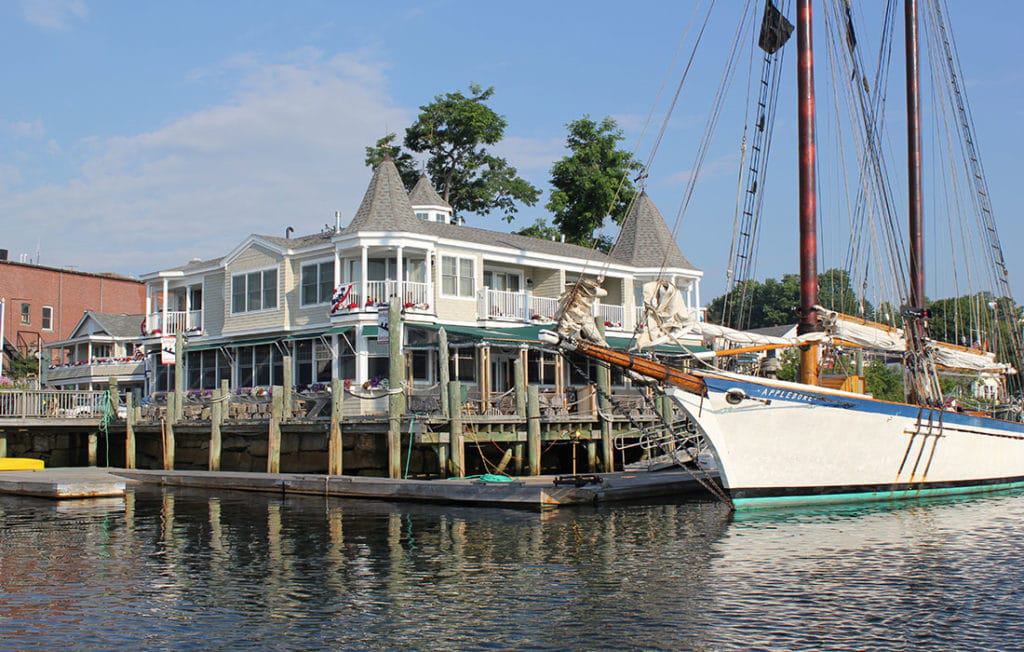 Grand Harbor Inn