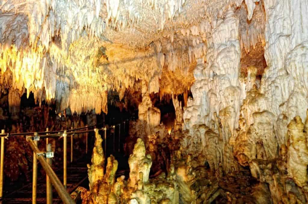  Three-Cave Bulwang Tour