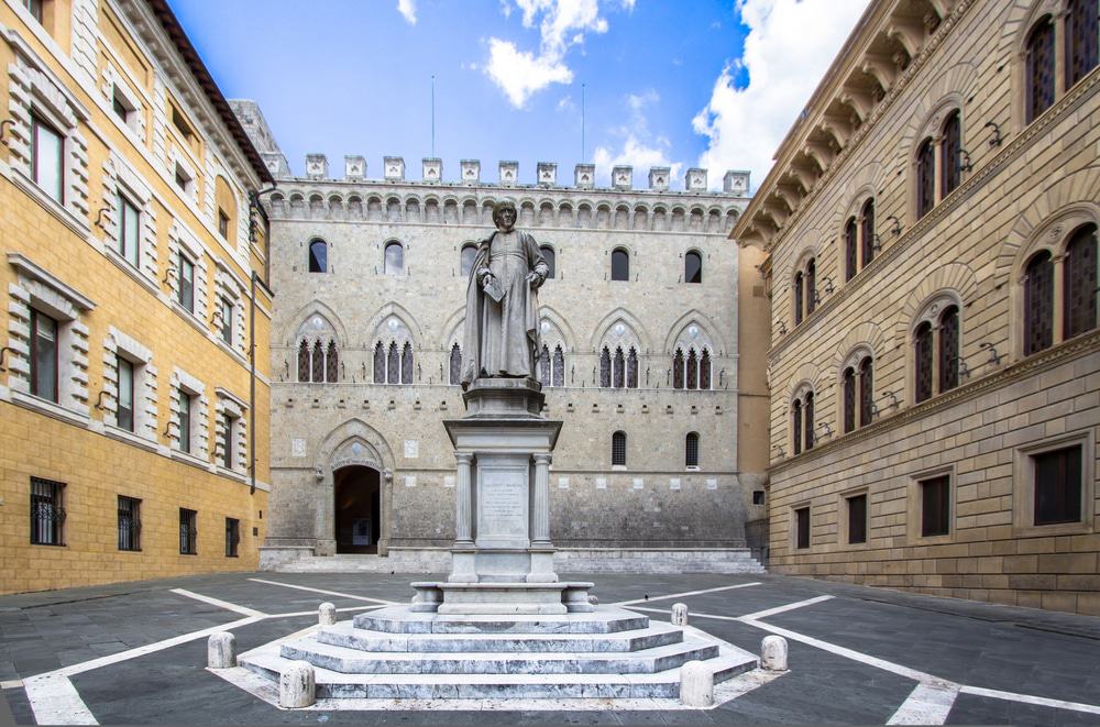 Piazza Salimbeni, Siena