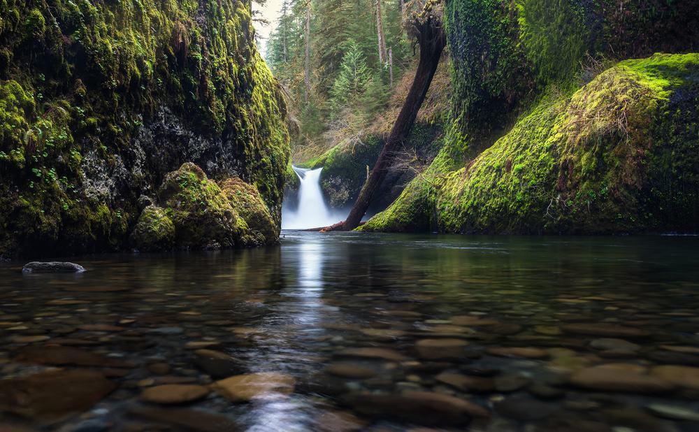 Punch Bowl fall, Oregon
