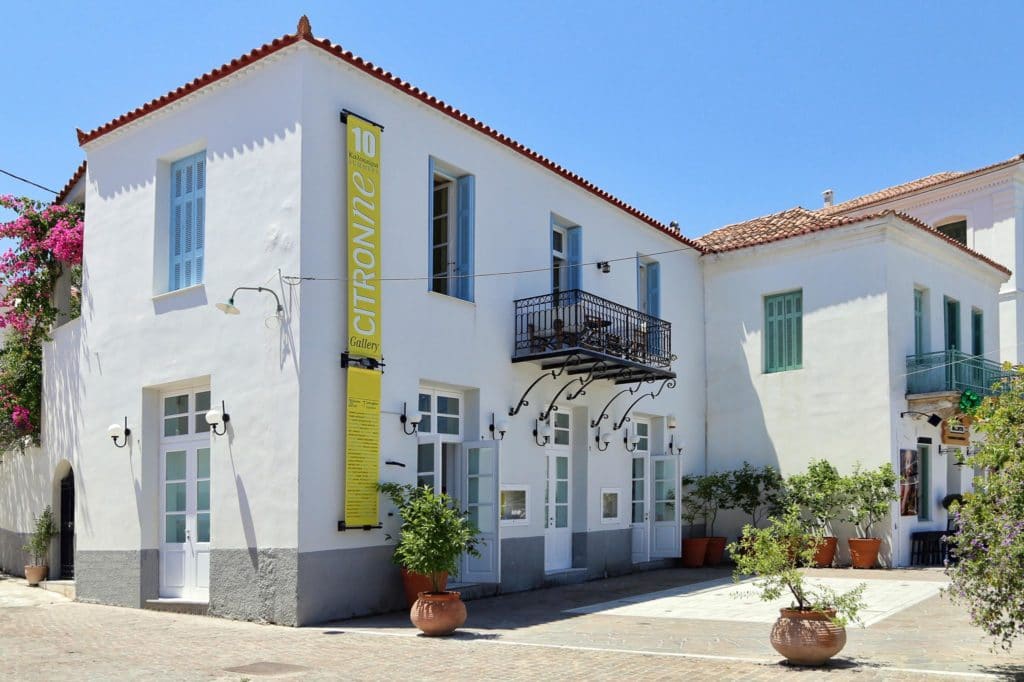 Citronne Gallery, Poros