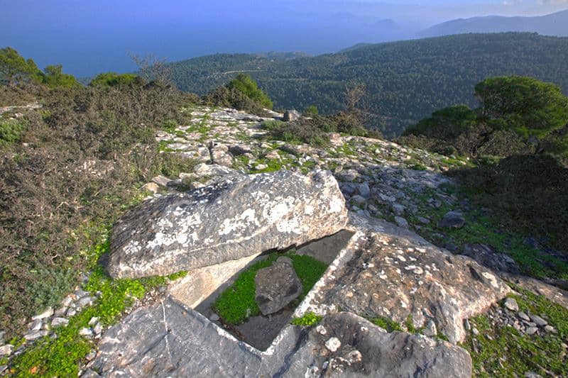 Sendoukia Carved Graves
