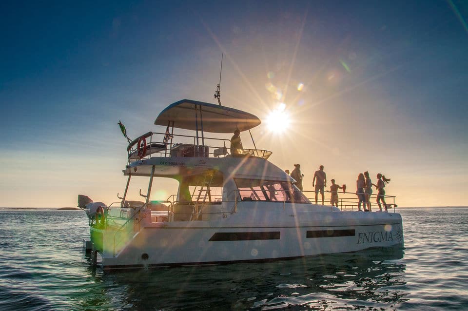 Sunset Champagne Cruise And 3-Course Dinner
