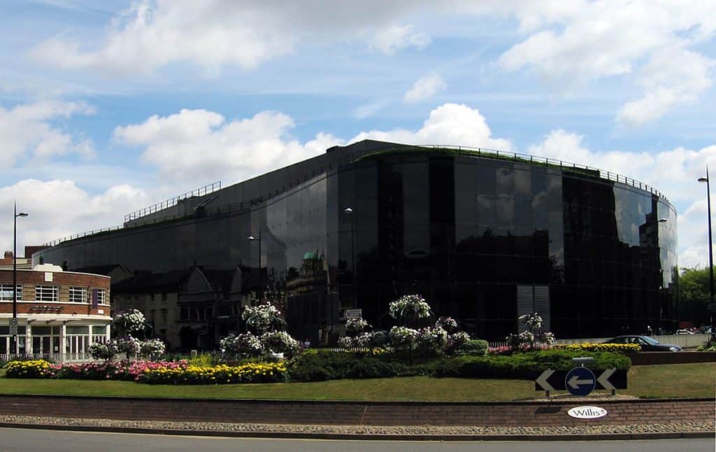 https://en.wikipedia.org/wiki/Willis_Building_(Ipswich)#/media/File:Foster_-_Willis_Faber_and_Dumas_Headquarters_Ipswich.jpg