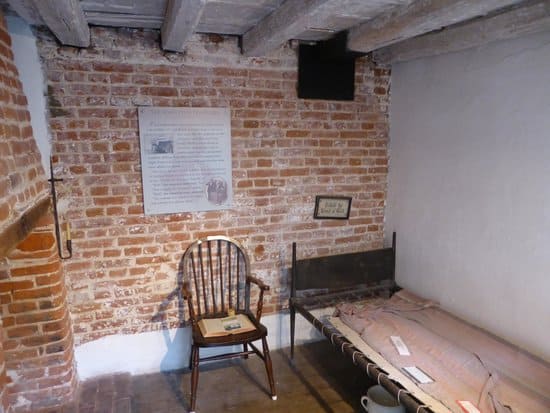 Six Poor Travellers House