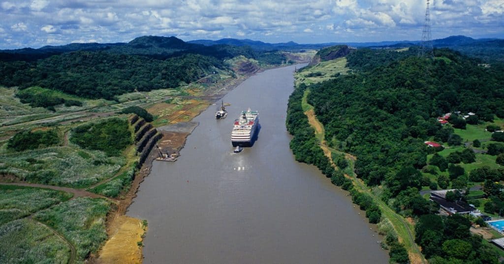 6-Hour Panama Canal Ship Cruise