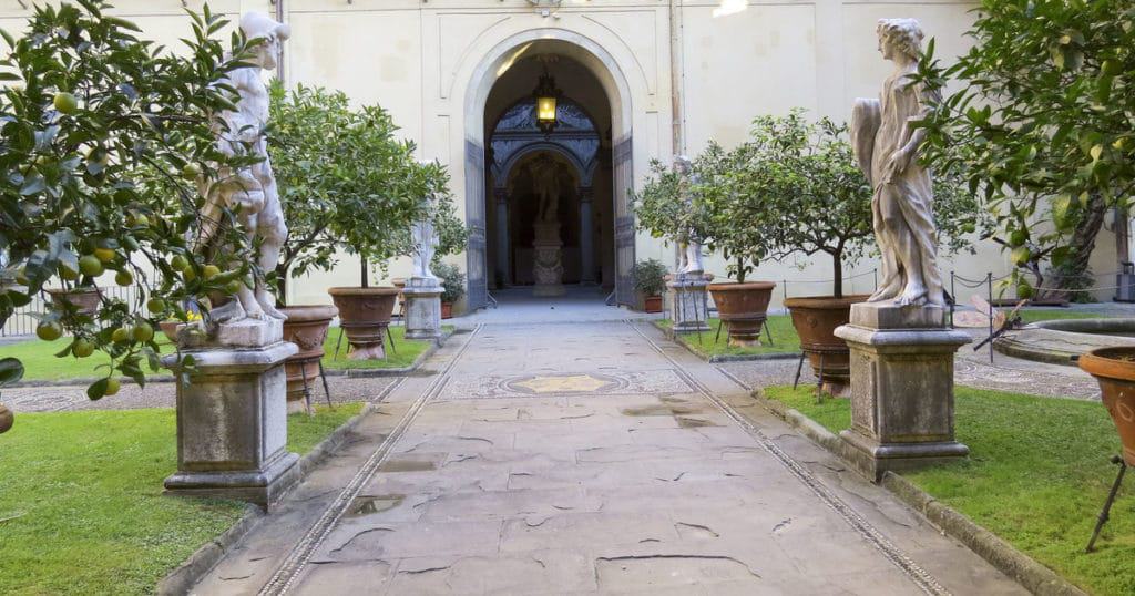 Florence Medici's Mile: Medici Residences & Vasari Corridor