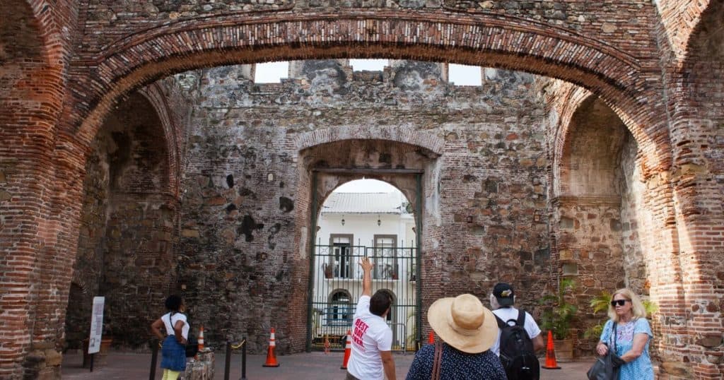 Panama Canal and City Walking Tour with a Local