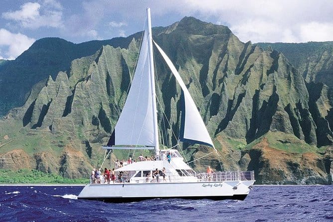 Na Pali Coast Catamaran Snorkeling Cruise With Lunch