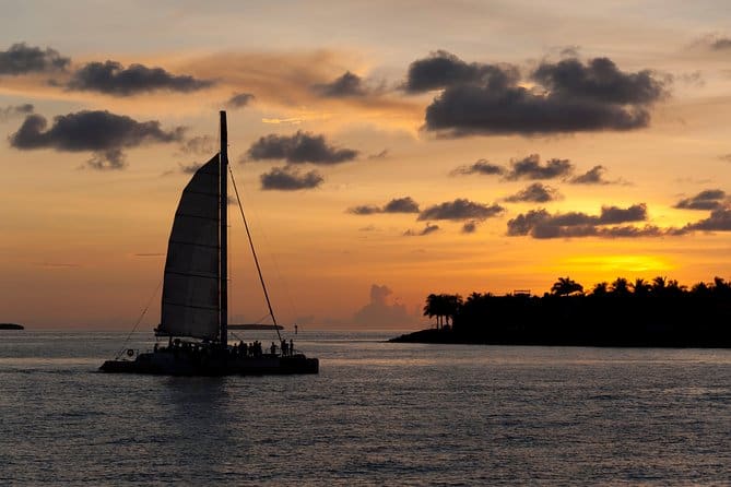 Kauai Sunset Catamaran Cruise With Cocktails
