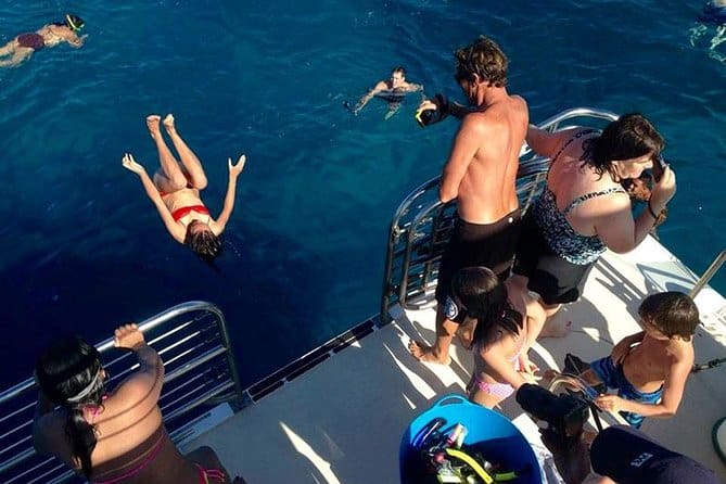 Na Pali Coast Catamaran Snorkeling Cruise With Lunch