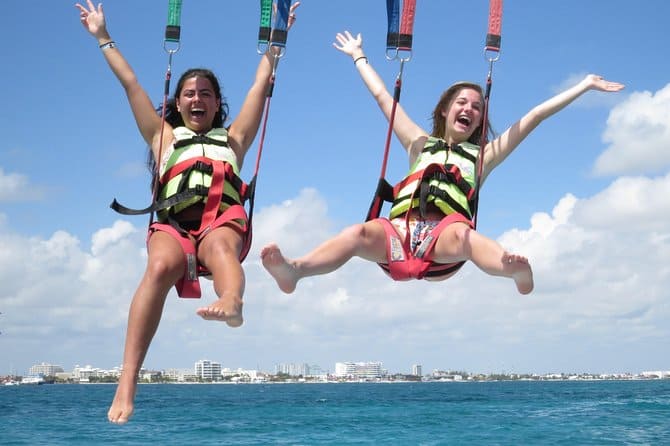 Parasailing In Cancún