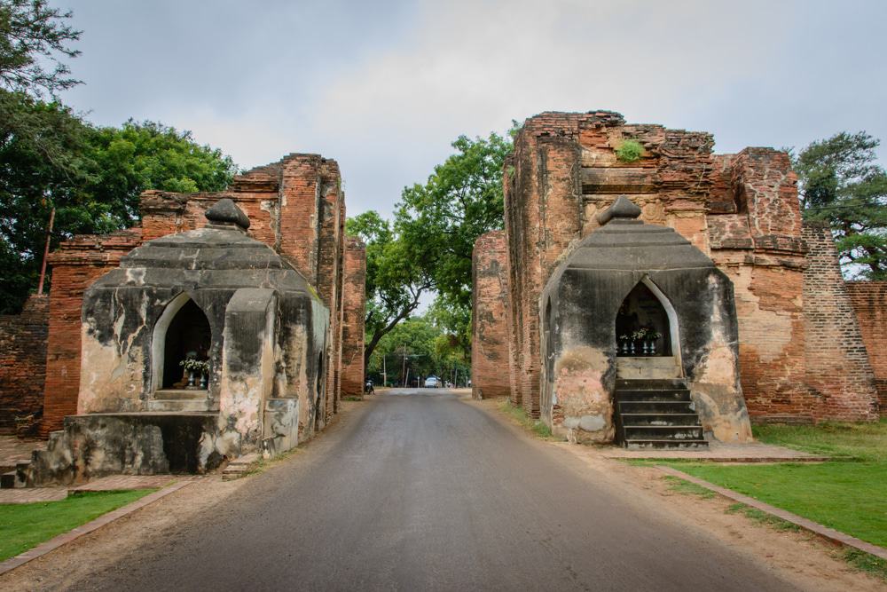 Tharabar Gate