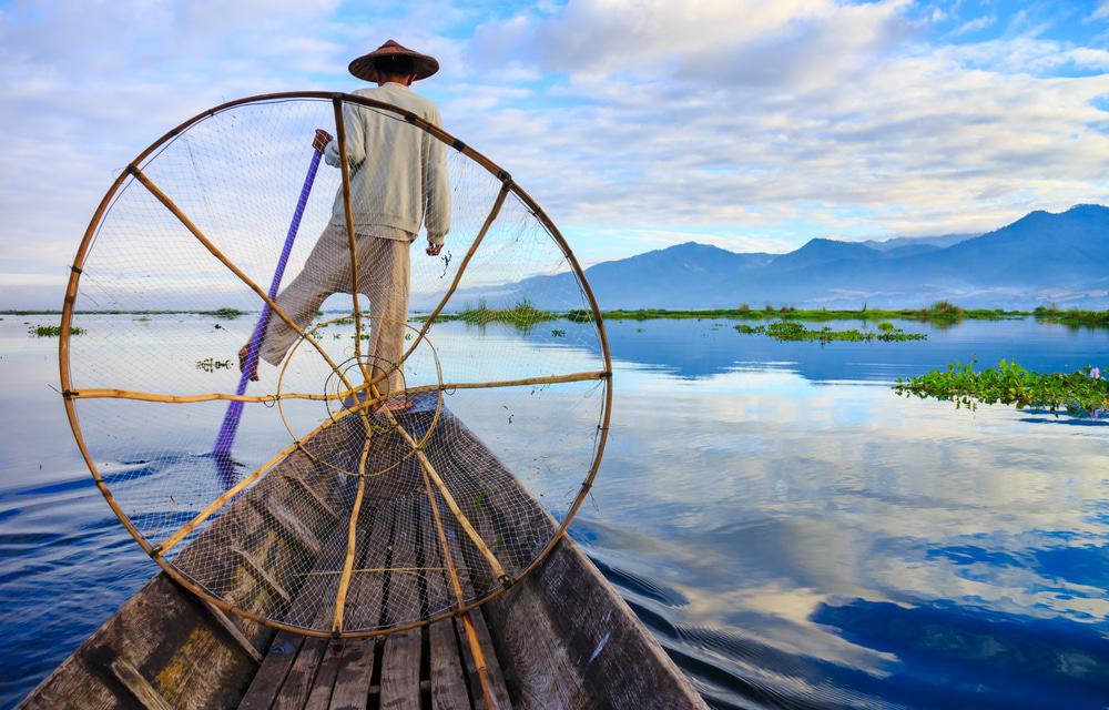 Inle Lake Paddling