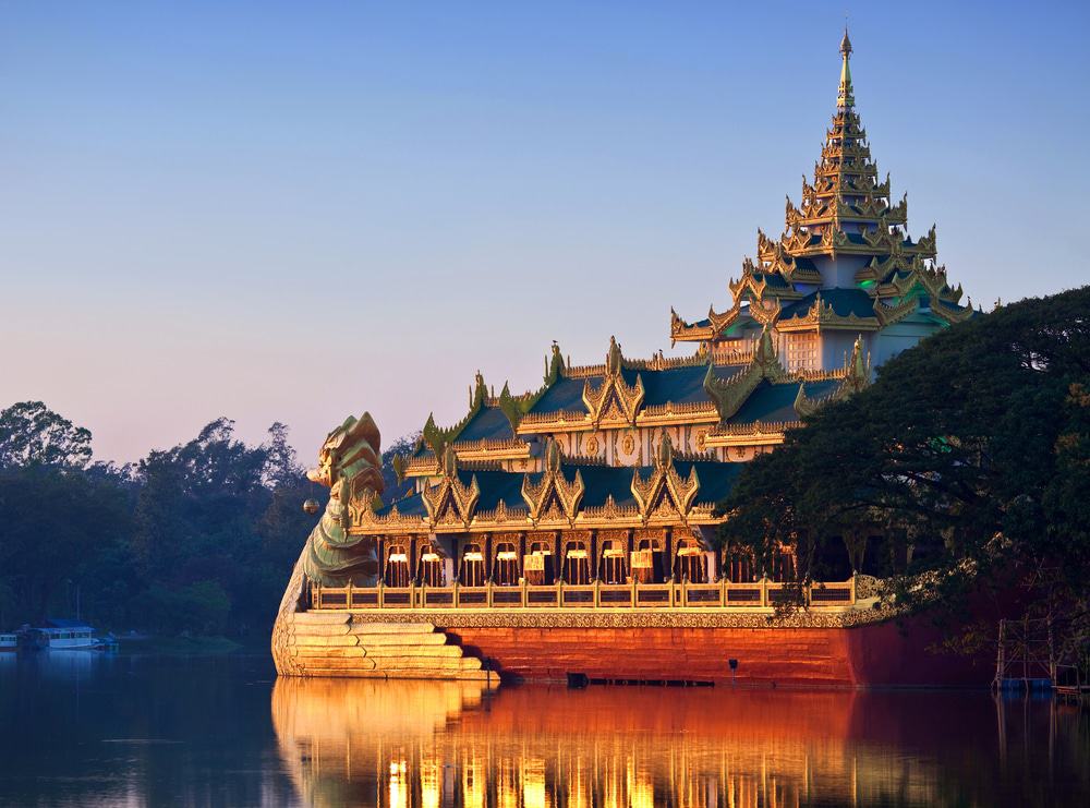 Kandawgyi Park Dragon Boat