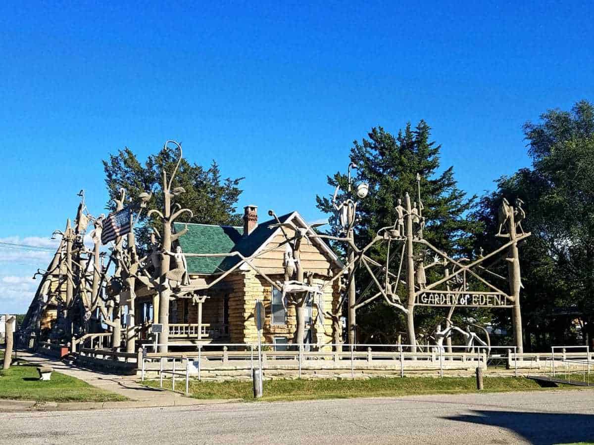 S. P. Dinsmoor's Garden Of Eden, Lucas