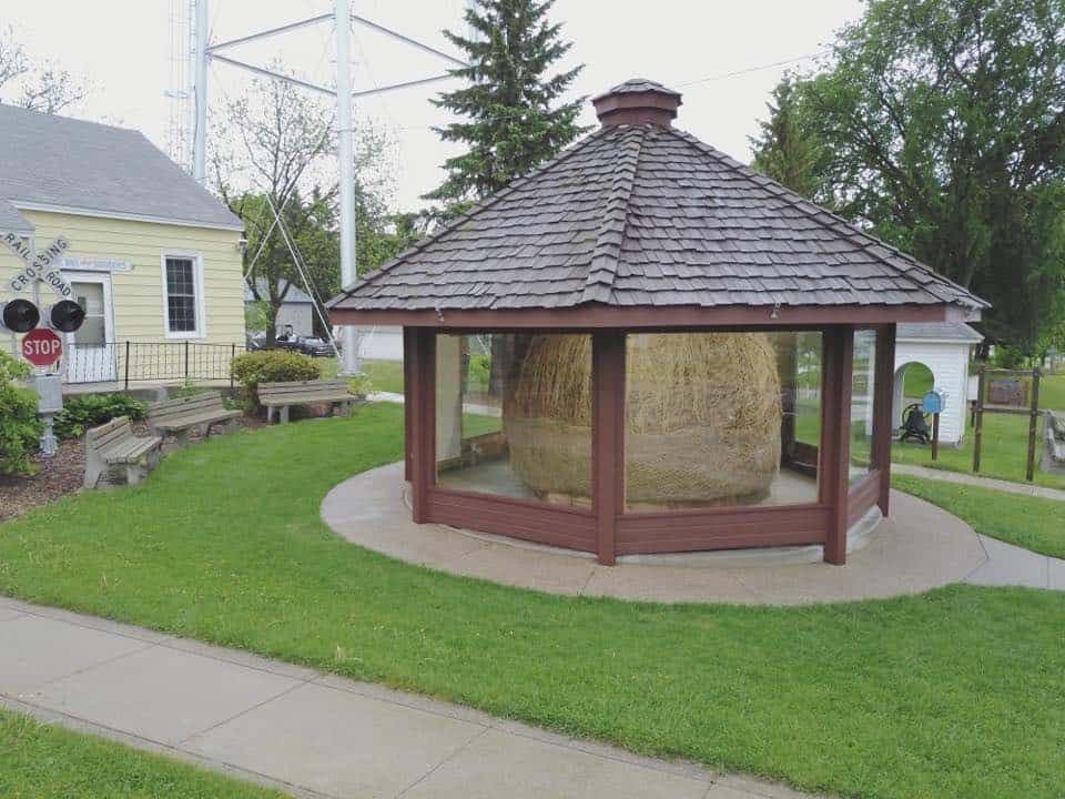 World's Largest Ball Of Twine Rolled By One Man Darwin