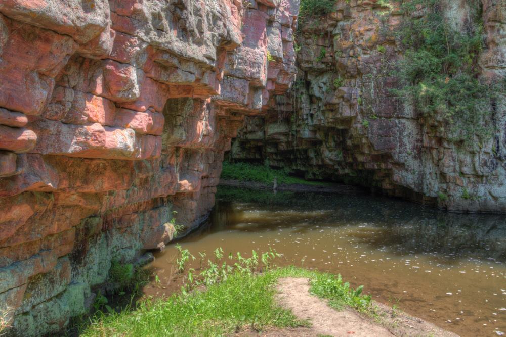 Devil’s Gulch, Garretson