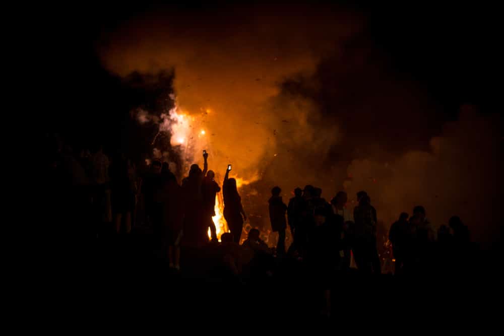 Bonfires on the Levee for Papa Noel, Lutcher