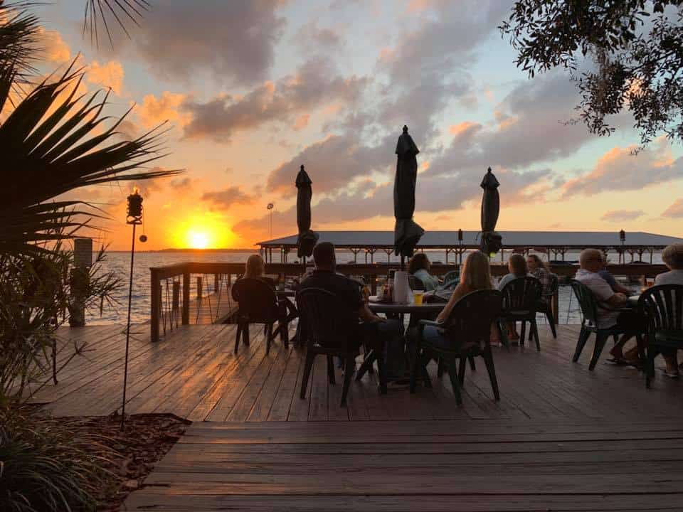 Lake Minneola Inn And Tiki Bar