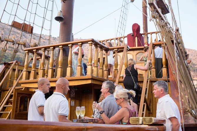 Dubrovnik Sunset and Dinner Cruise in a Traditional Karaka Replica