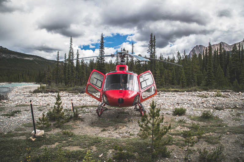 Canadian Rockies: Helicopter Flight with Exploration Hike