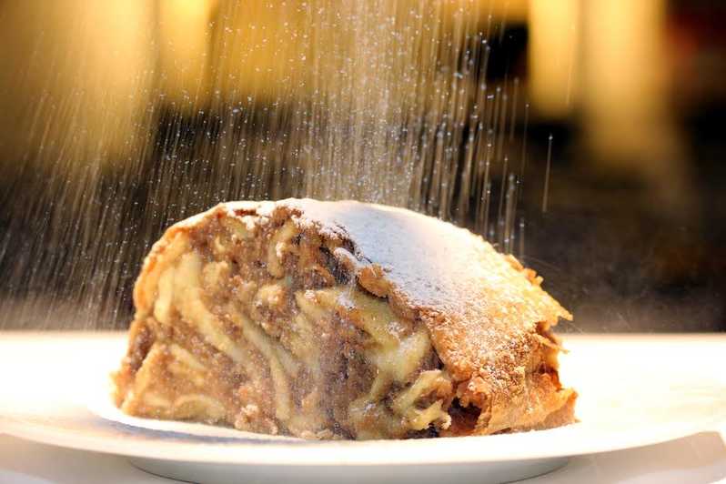 Strudel Show with Tasting at Schönbrunn Palace