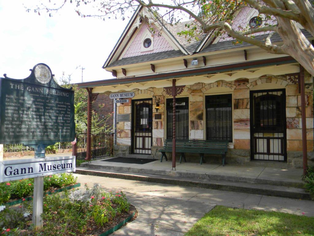 Gann Museum Of Saline County