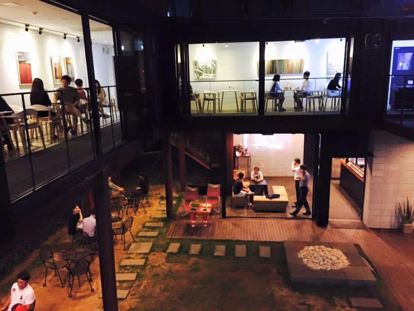 Stoa Urbana In Dongmyeong-dong Cafe Street