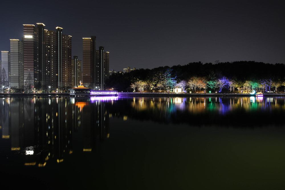 Yongji Lake At Night