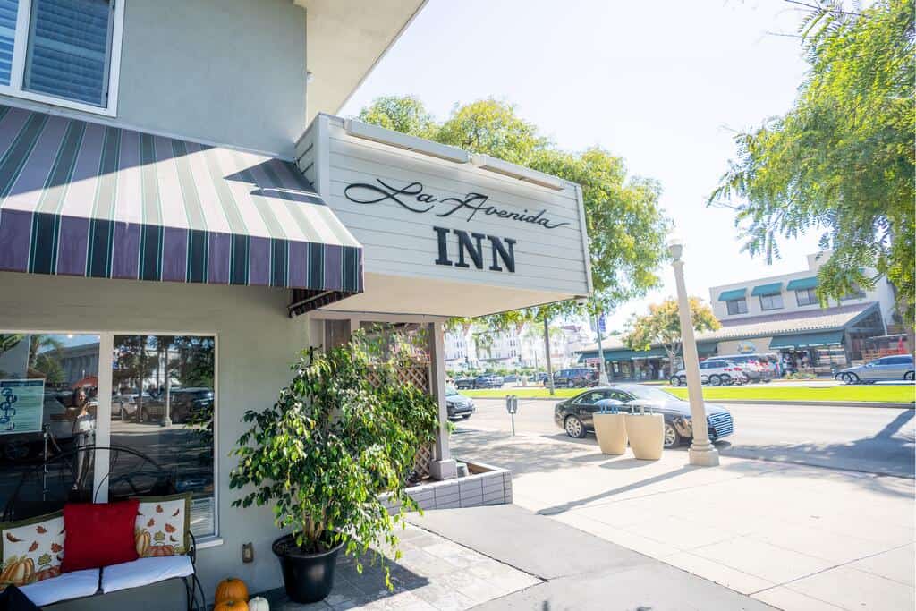 La Avenida Inn