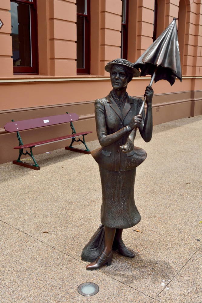 Mary Poppins Statue