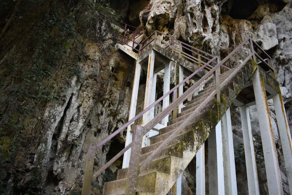 Pha Tok Caves