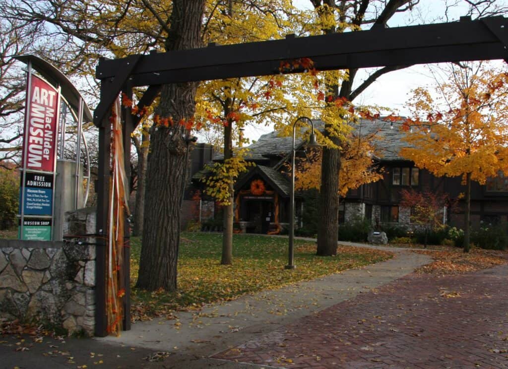 Charles H. MacNider Art Museum