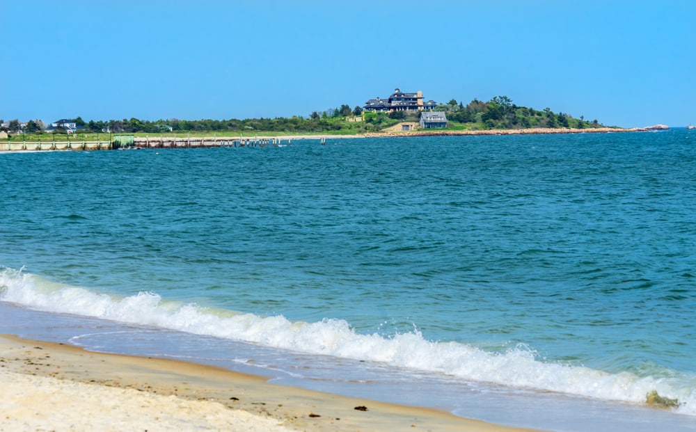 Round Hill Town Beach