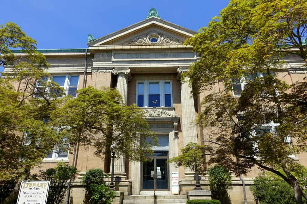 Middleborough Public Library